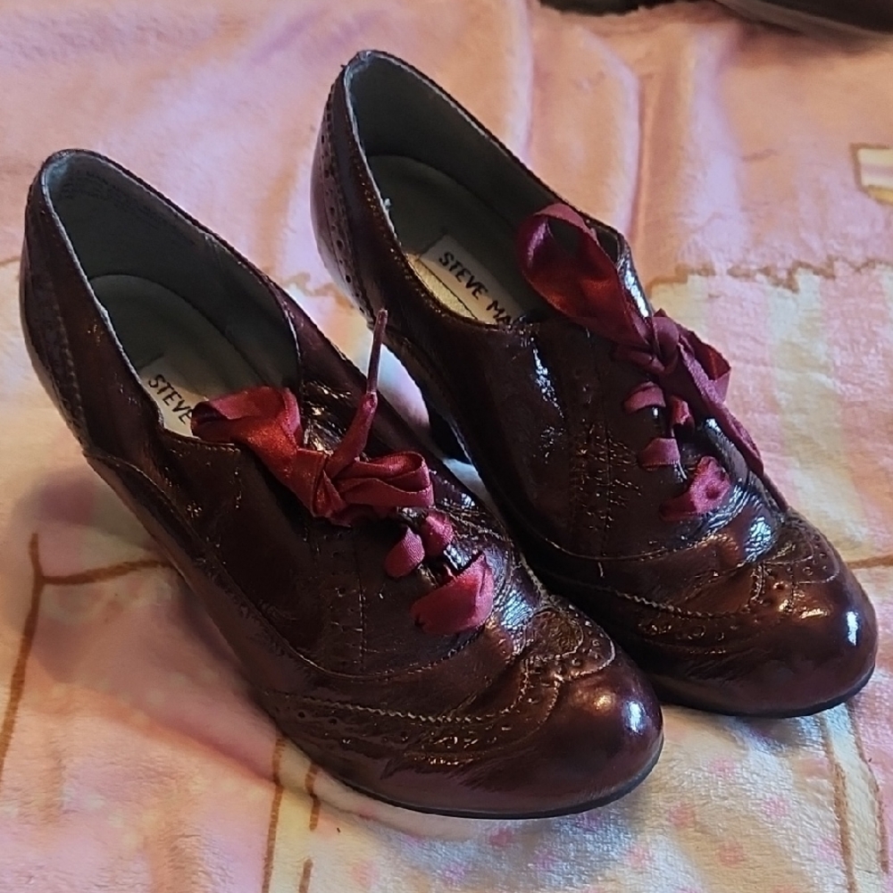 Steve Madden Women's Burgundy Oxford Shoes